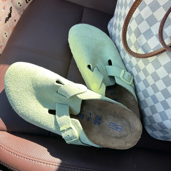 Boston Soft Footbed Birkenstock in Faded Lime - Picture 5 of 5